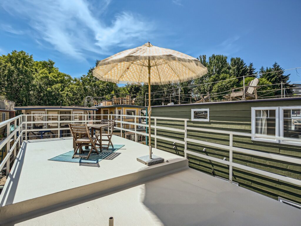 2143 N Northlake Way #53 MLS Sized 015 17 Rooftop Deck