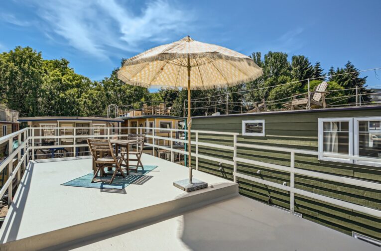 2143 N Northlake Way #53 MLS Sized 015 17 Rooftop Deck